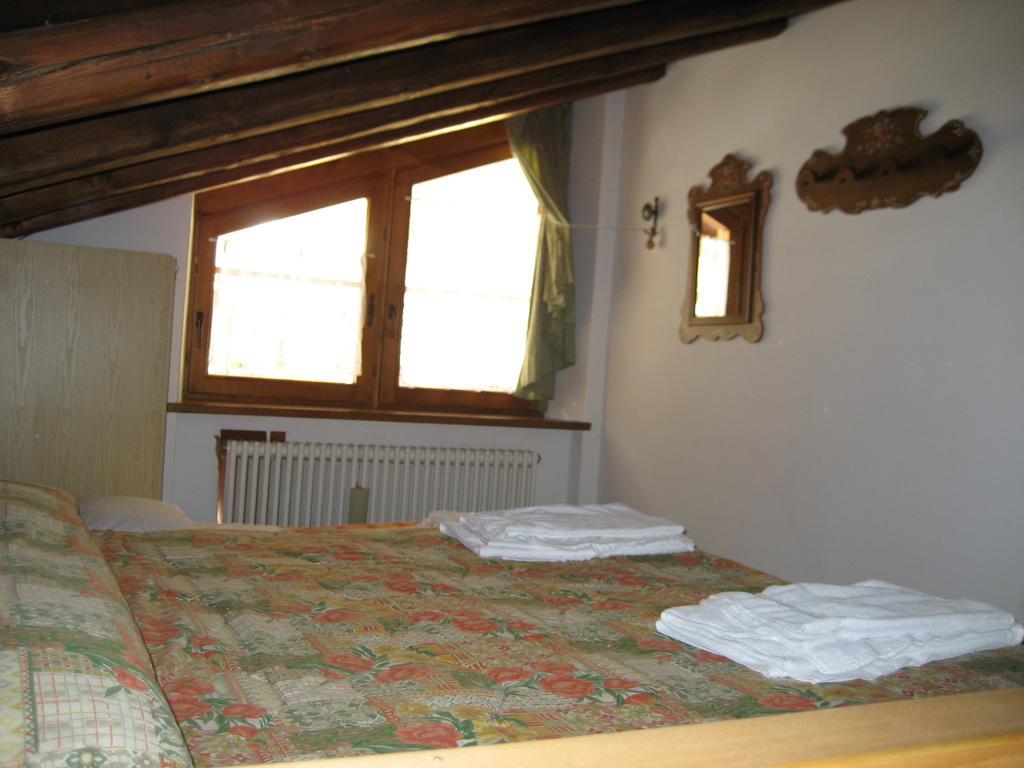 Casa Martini Daire Mezzana  Oda fotoğraf